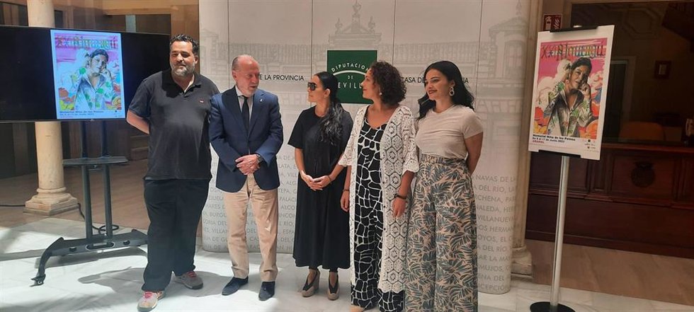 Presentación del festival flamenco 'Al Gurugú' de Arahal, con presencia del presidente de la Diputación, la alcaldesa y la artista homenajeada este añó: Eva la Yerbabuena.