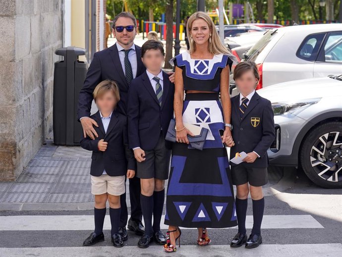 Amelia Bono y Manuel Martos consiguen reunir a toda la familia para celebrar la comunión de su hijo Gonzalo