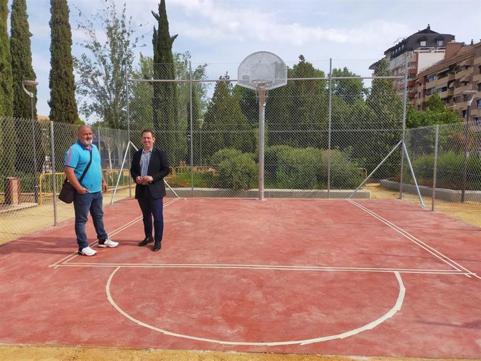 El Ayuntamiento de Jaén celebra la construcción de una pista de baloncesto de 3x3 en el Parque del Bulevar