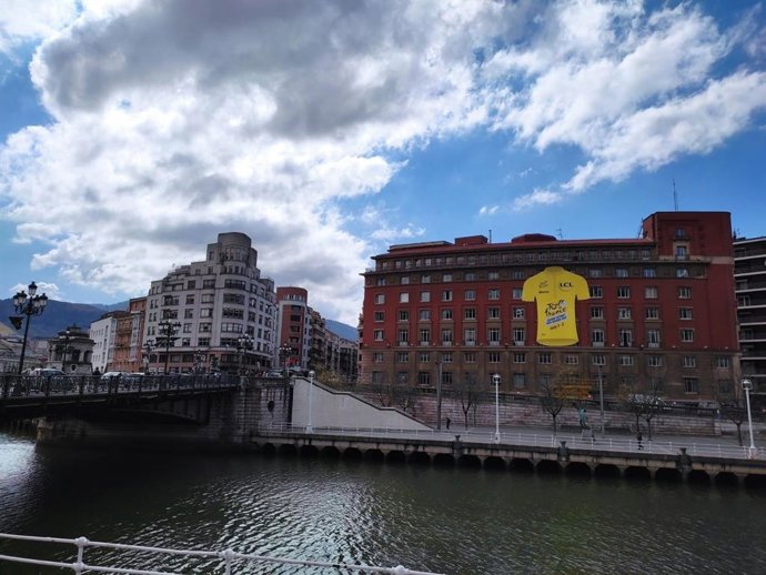 Archivo - Nubes sobre Bilbao