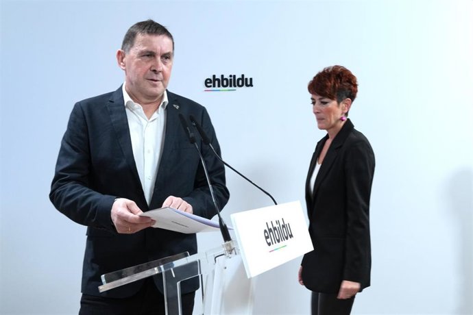 El coordinador general de EH Bildu, Arnaldo Otegi, durante una rueda de prensa 