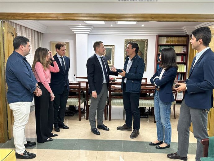 Encuentro del candidato del PP con el Colegio de Procuradores