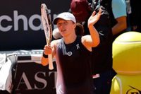 Swiatek es optimista para Roland Garros a pesar de su lesión en el muslo derecho