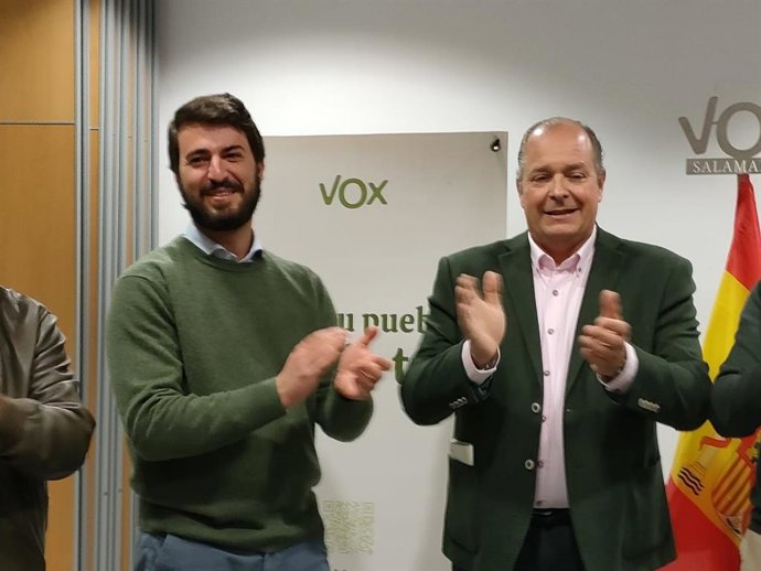 Juan García-Gallardo junto al candidato de Vox a la Alcaldía de Salamanca, Ignacio Rivas