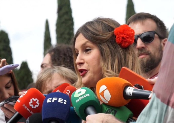 La candidata de Podemos a la Comunidad de Madrid, Alejandra Jacinto, en las fiestas de San Isidro en la Pradera