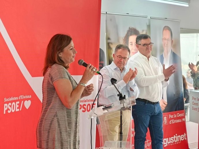 La secretaria general del PSIB-PSOE, presidenta del Govern y candidata a la reelección, Francina Armengol, durante un acto en Ibiza.