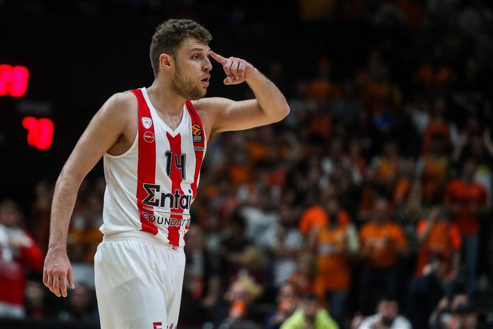 Archivo - Sasha Vezenkov, durante un partido del Olympiacos.