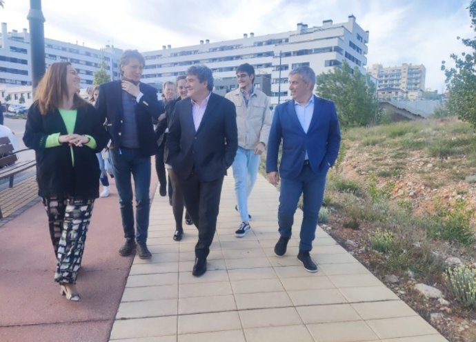 Escrivá (segundo dcha) visita Soria junto al alcalde y miembros del PSOE