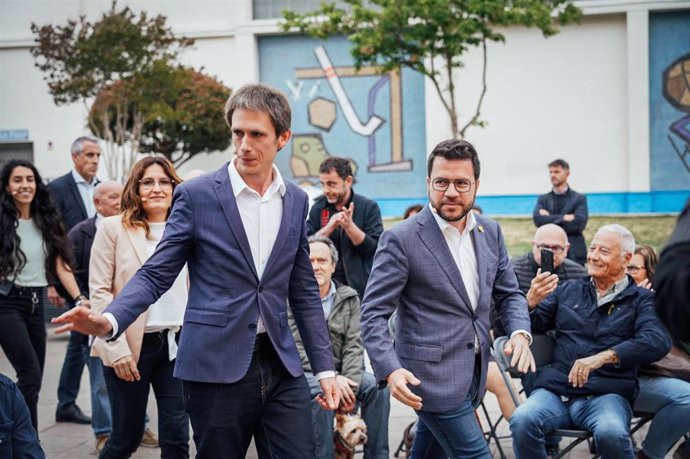 El presidente de la Generalitat, Pere Aragons, y el candidato de ERC por Badalona, lex Montorns.