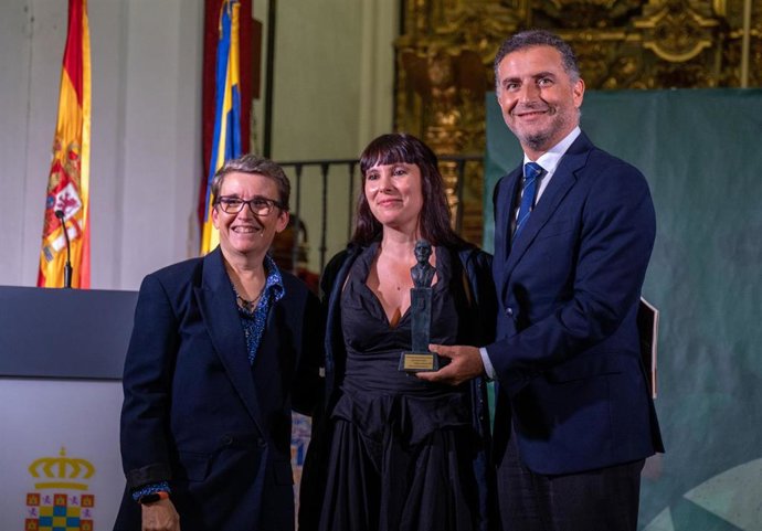 Romina Benerice recibe el Premio Iberoamericano de Poesía Juan Ramón Jiménez 2023 por 'La maleza'