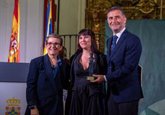 Foto: Romina Benerice recibe el Premio Iberoamericano de Poesía Juan Ramón Jiménez 2023 por 'La maleza'