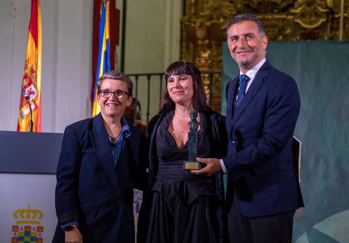 Romina Benerice recibe el Premio Iberoamericano de Poesía Juan Ramón Jiménez 2023 por 'La maleza'