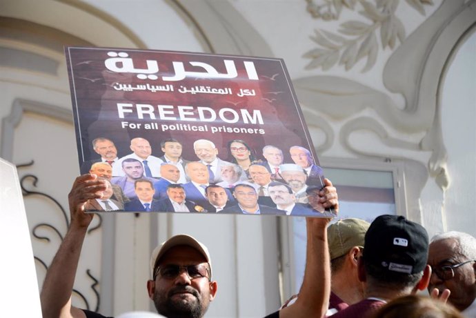 Protestas por la liberación de presos políticos en Túnez