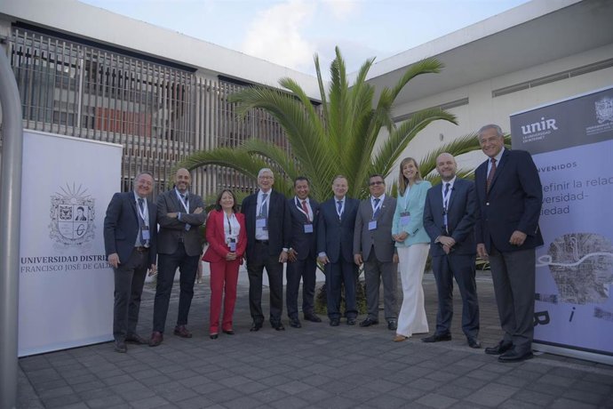 Algunos de los participantes en la inauguración del Seminario de UNIR y la Universidad Distrital Francisco José de Caldas