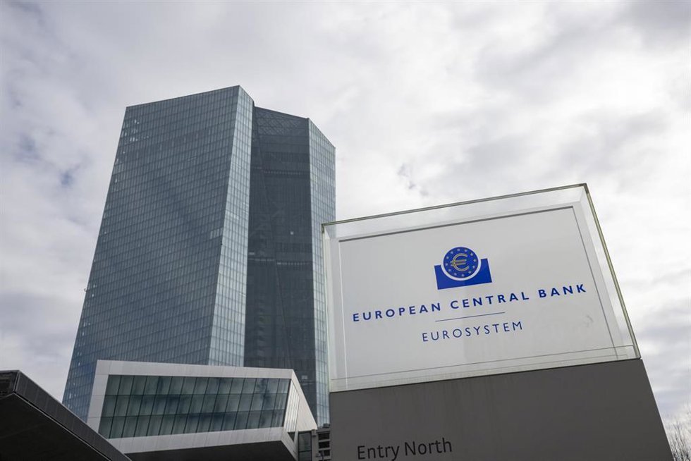 Archivo - FILED - 16 March 2023, Hesse, Frankfurt_Main: A view of the European Central Bank (ECB) building in Frankfurt. The European Central Bank (ECB) expects the high inflation in the eurozone to decline rapidly, according to its chief economist. Pho