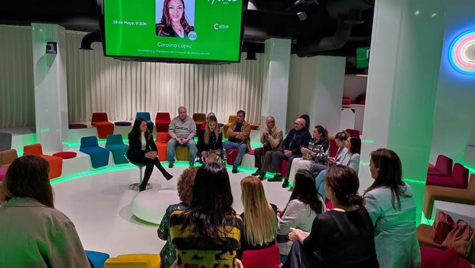 Encuentro de la candidata de Vox a la Presidencia del Principado, Carolina López, con la Federación de Empresarias y Directivas de Asturias (FEDA)