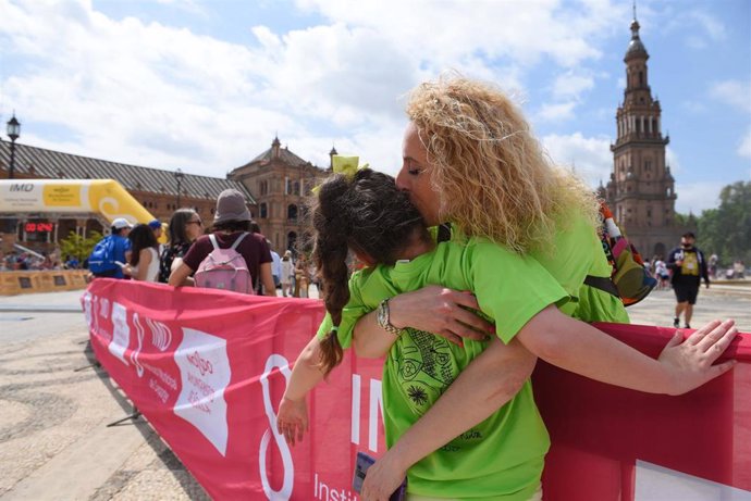 Archivo - Participantes de una de las carreras 10K de la ciudad.