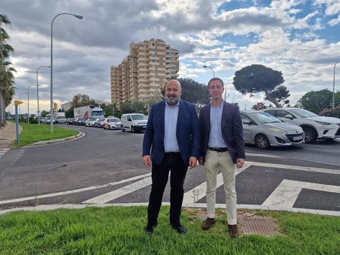 (De izquierda a derecha) El candidato del PP a la alcaldía de Palma, Jaime Martínez, junto al candidato del PP al Consell de Mallorca, Lloren Galmés.