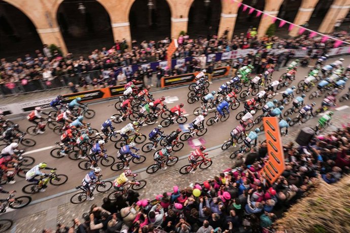 Imagen del pelotón durante una etapa del Giro de Italia 2023