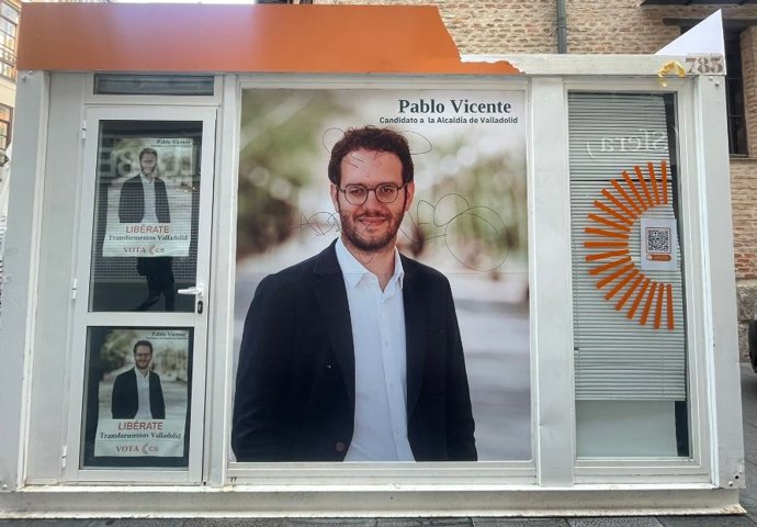 Pintadas en la caseta de Ciudadanos en la calle Santiago de Valladolid.
