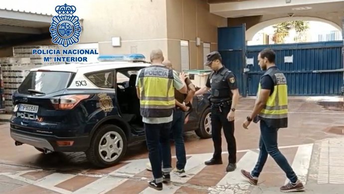 La Policia Nacional detiene a un hombre y esclarece 27 incendios de vehículos provocados