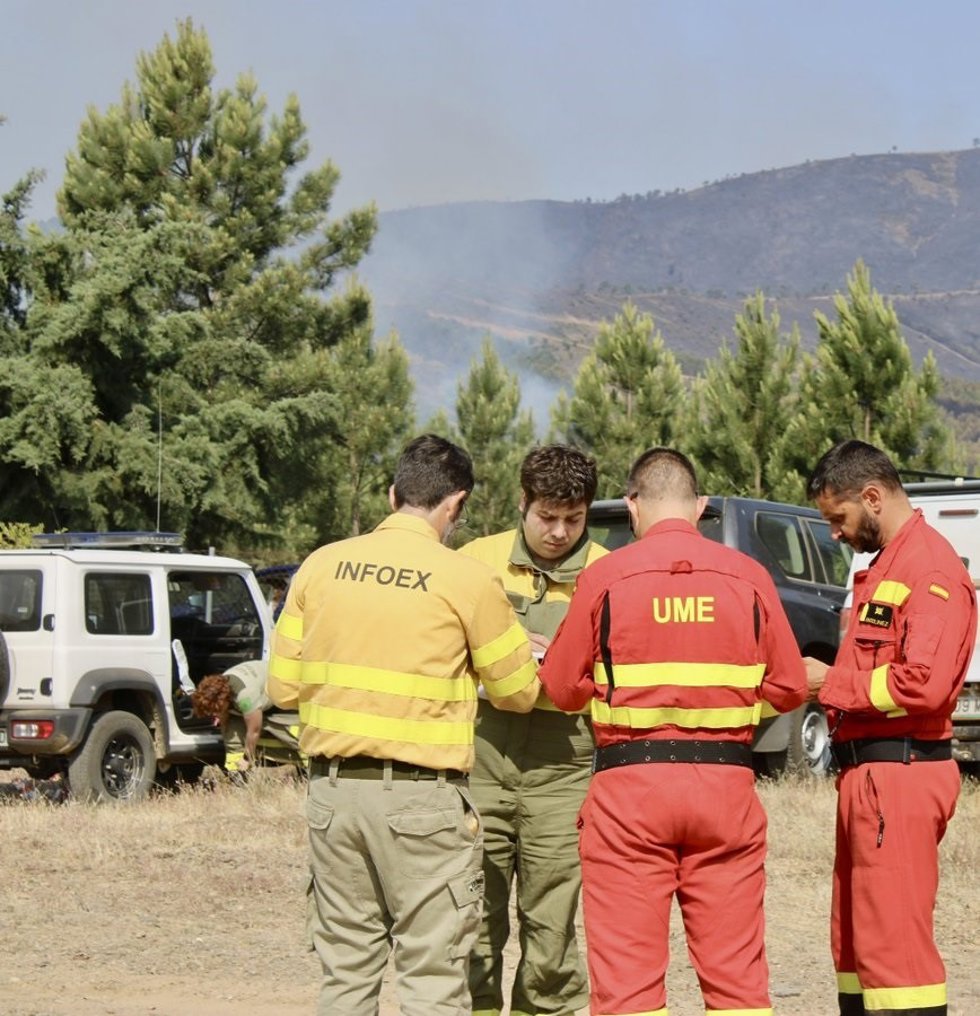 Profesionales del Plan Infoex y la UME en el incendio de Las Hurdes y Gata.