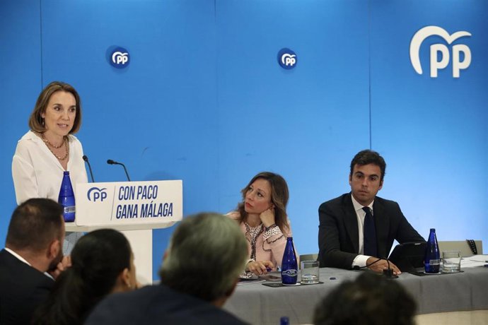 La secretaria general del PP, Cuca Gamarra, interviene durante la reunión con la Asociación Provincial de Constructores y Promotores de Málaga en el Parador de Golf, a 19 de mayo de 2023 en Málaga (Andalucía, España). La secretaria general del PP, Cuca 