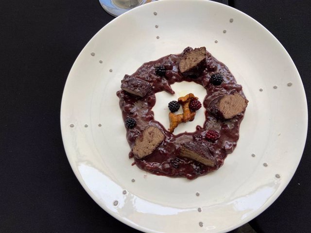 Plato de caza cocinado en la primera edición del Concurso Provincial de Cocina de Caza de la Diputación de Cádiz