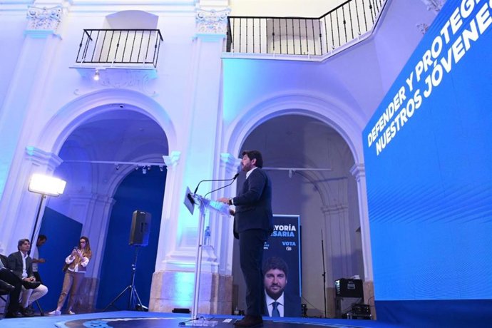 El candidato del PPRM a la presidencia de la Comunidad, Fernando López Miras, durante el acto de presentación del programa con el que su partido concurre a las elecciones autonómicas del próximo 28 de mayo