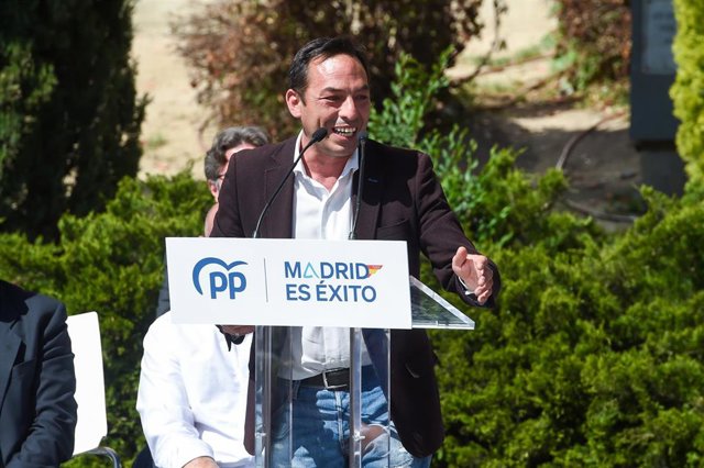 Isabel Díaz Ayuso junto candidato del PP a la Alcaldía de Parla, José Manuel Zarzoso