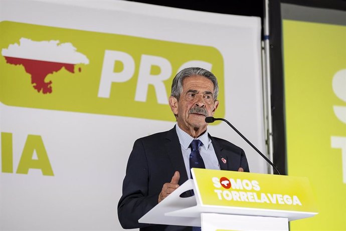 Archivo - El presidente de Cantabria y candidato a la reelección por el PRC, Miguel Ángel Revilla