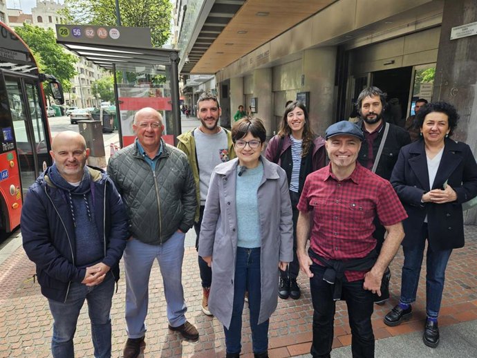 La candidata de EH Bildu a la Alcaldía de Bilbao, María del Río, con los integrantes de su candidatura.