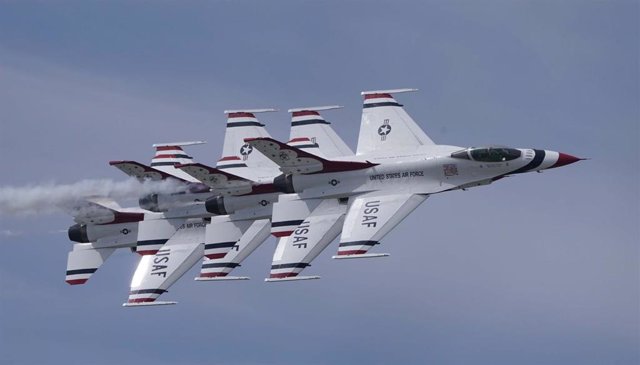 Archivo - Aviones de combate F-16.
