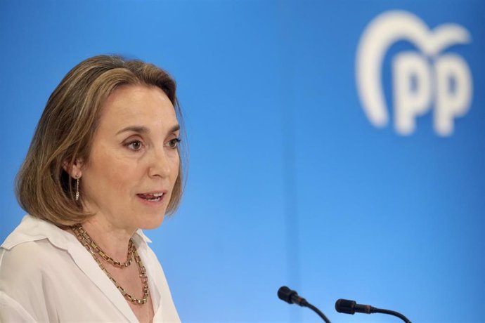 La secretaria general del PP, Cuca Gamarra, interviene durante la reunión con la Asociación Provincial de Constructores y Promotores de Málaga en el Parador de Golf, a 19 de mayo de 2023 en Málaga (Andalucía, España). La secretaria general del PP, Cuca 