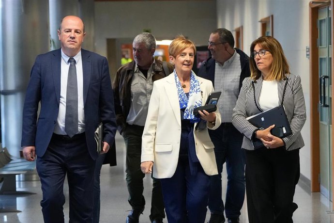 Tapia y el viceconsejero de Agricultura, Pesca y Política Alimentaria, Bittor Oroz, se han reunido este viernes en la sede del Gobierno Vasco, en Vitoria-Gasteiz, con representantes del sector Primario y de las administraciones competentes en el marco de