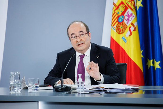 Archivo - El ministro de Cultura y Deporte, Miquel Iceta, interviene en una comparecencia posterior a la reunión del Consejo de Ministros en Moncloa, a 15 de febrero de 2022. El Consejo de Ministros ha aprobado el anteproyecto de la Ley del Cine, que in