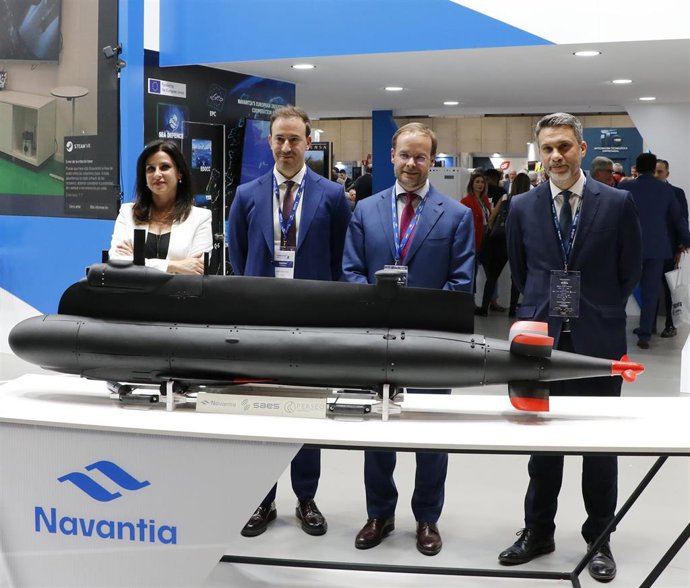 Directora de Navantia Sistemas, Cristina Abad; CEO de Perseo Techworks, Sergio Olmos Guío; director de Tecnologías y Transformación Digital y de Sistemas y Servicios de Navantia, Donato Martínez Pérez de Rojas; presidente y CEO de SAES, Joaquín López Pa