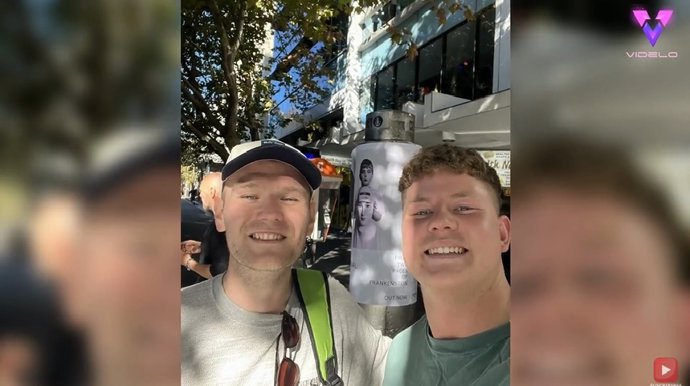 Este hombre conoce a su tocayo de nombre y apellido tras recorrerse 16.000 kilómetros para hacerse un selfie