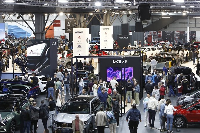 Visitants del saló Automobile