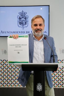 El portavoz del equipo de gobierno local de Granada y concejal de Medio Ambiente, Jacobo Calvo.