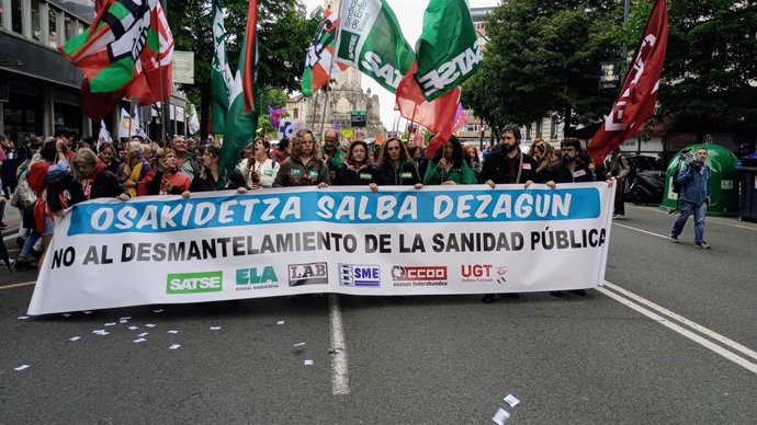 Manifestación en Bilbao de sindicatos de Osakidetza