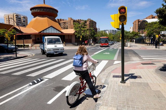Se abre al tráfico el nuevo carril bici de Pedro III El Grande, que conecta la zona escolar de Romareda