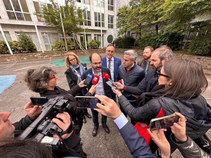 El Candidato A La Alcaldía De Torrelavega Por El PSOE, José Luis Urraca, Junto A Pablo Zuloaga Y Raúl Pesquera