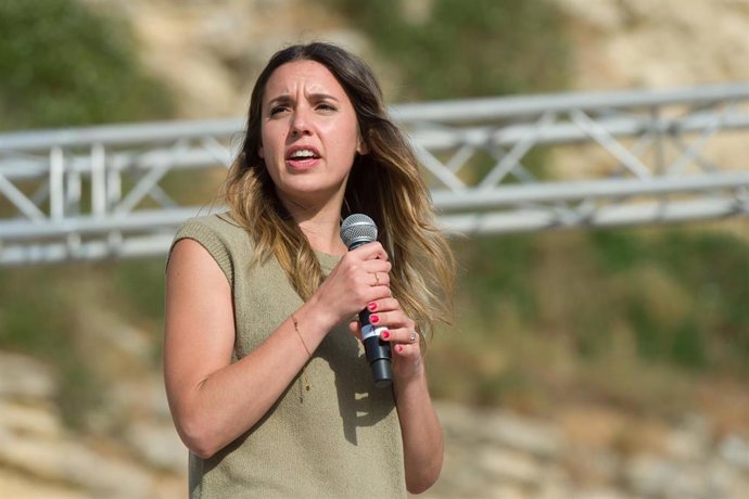La ministra de Igualdad, Irene Montero, interviene durante un acto de campaña de Podemos, a 17 de mayo de 2023, en Ibiza, Islas Baleares (España). El acto se ha celebrado de cara a las próximas elecciones municipales y autonómicas del 28 de mayo.