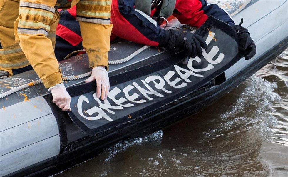 Archivo - Lancha motora de Greenpeace