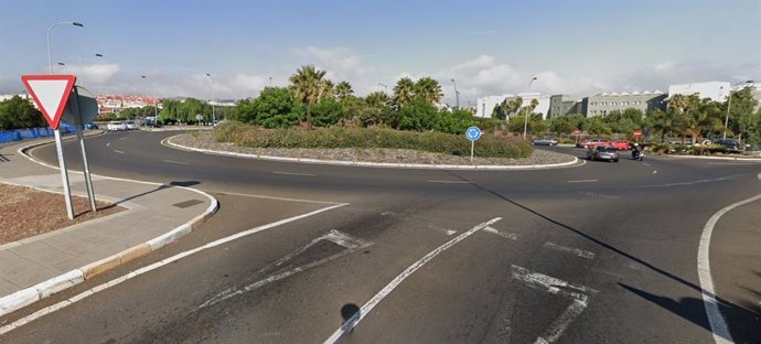 Rotonda que da acceso al Campus de Guajara