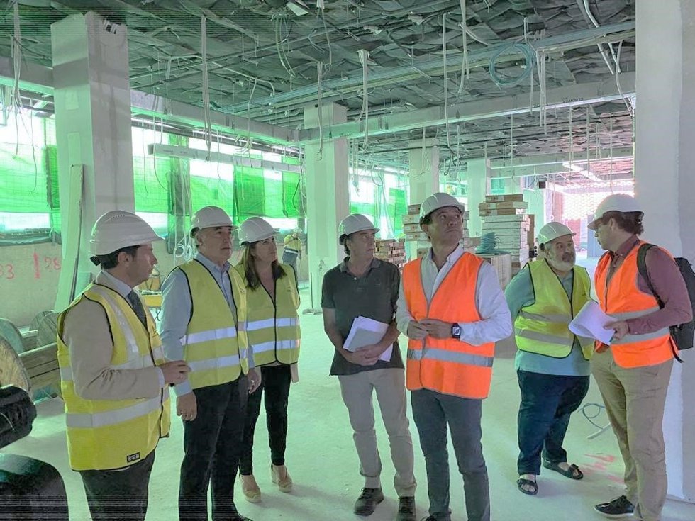 El delegado territorial de Empleo, Empresa y Trabajo Autónomo de la Junta en Cádiz, Daniel Sánchez Román, visita las obras de la nueva oficina de Empleo de Algeciras, que están al 25% y finalizarán en octubre