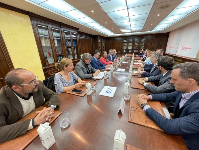 Reunión del ministro de Industria en la Cámara de Comercio de Soria.