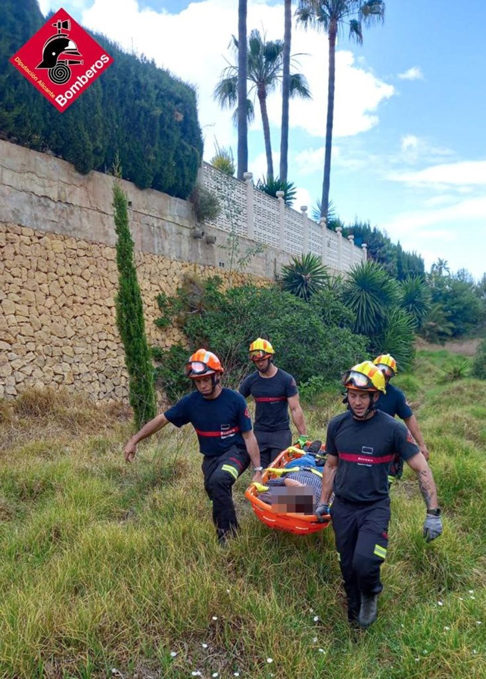 Una mujer cae dentro de un barranco al intentar rescatar a su mascota en La Nucia