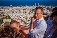 Tarife (PP) dice que Santa Cruz ha ganado al "acoso y derribo" del Gobierno tras la suspensión del catálogo franquista